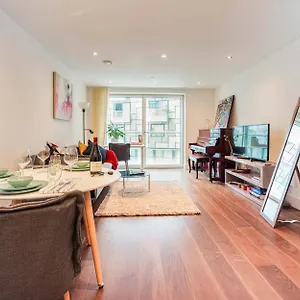 Stylish And Comfortable Canary Wharf Perfect For Long London